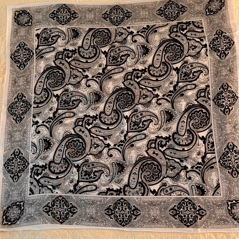 Paisley Black and White Scarf 🌟